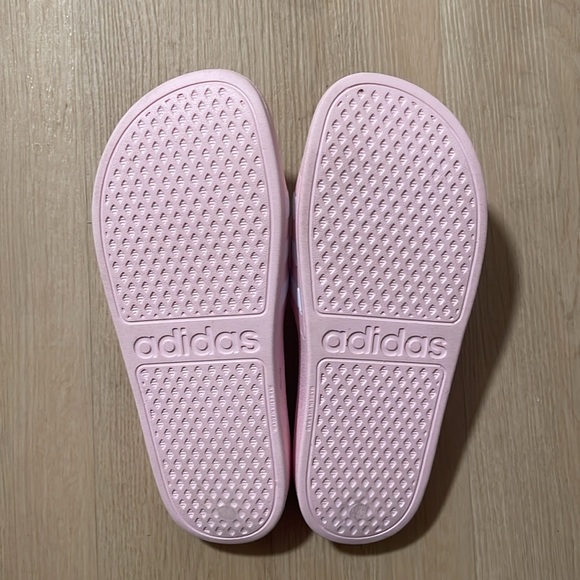 New Pink Adidas Slides Size 6. - Picture 4 of 4